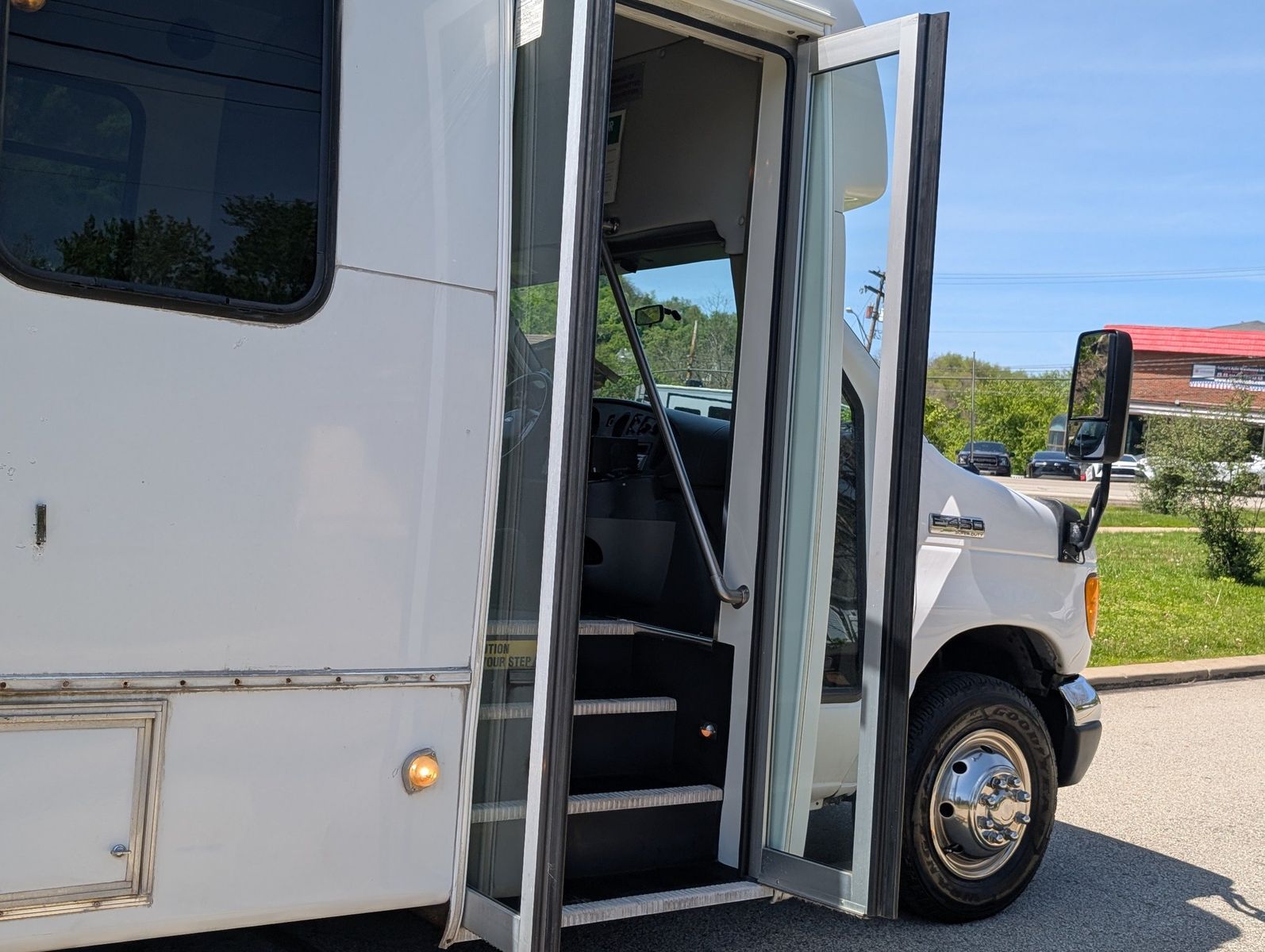 2007 Ford E-450 Cutaway 26