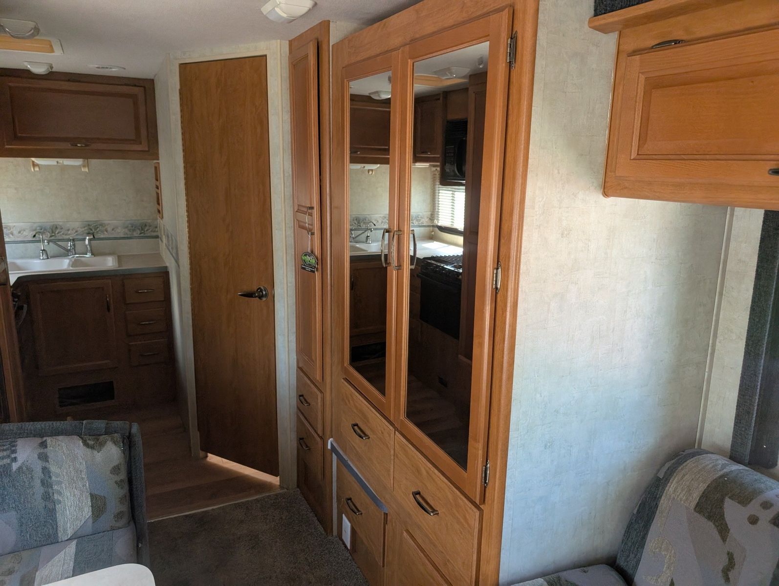 2004 Ford E-Series Chassis 84