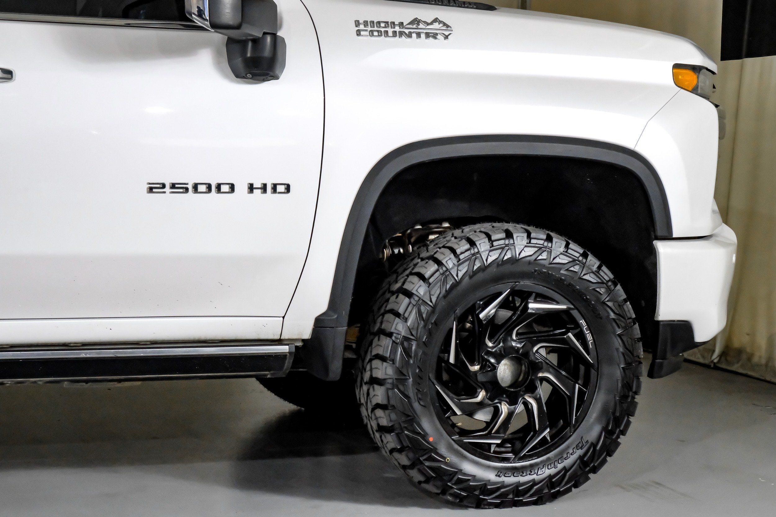 2021 Chevrolet Silverado 2500HD High Country photo 2