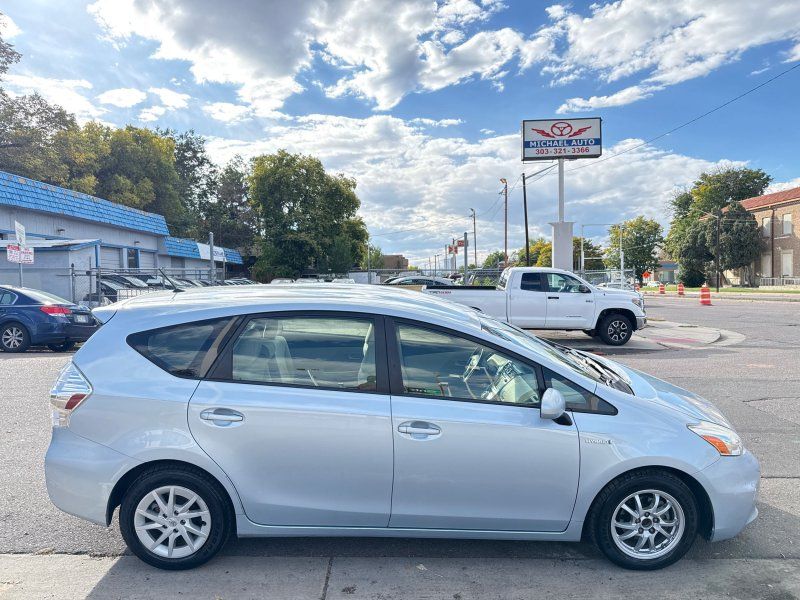 2014 Toyota Prius V Five photo 4