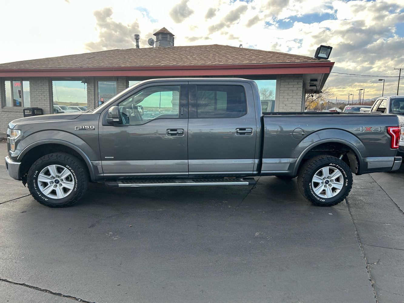2016 Ford F-150 Lariat photo 2