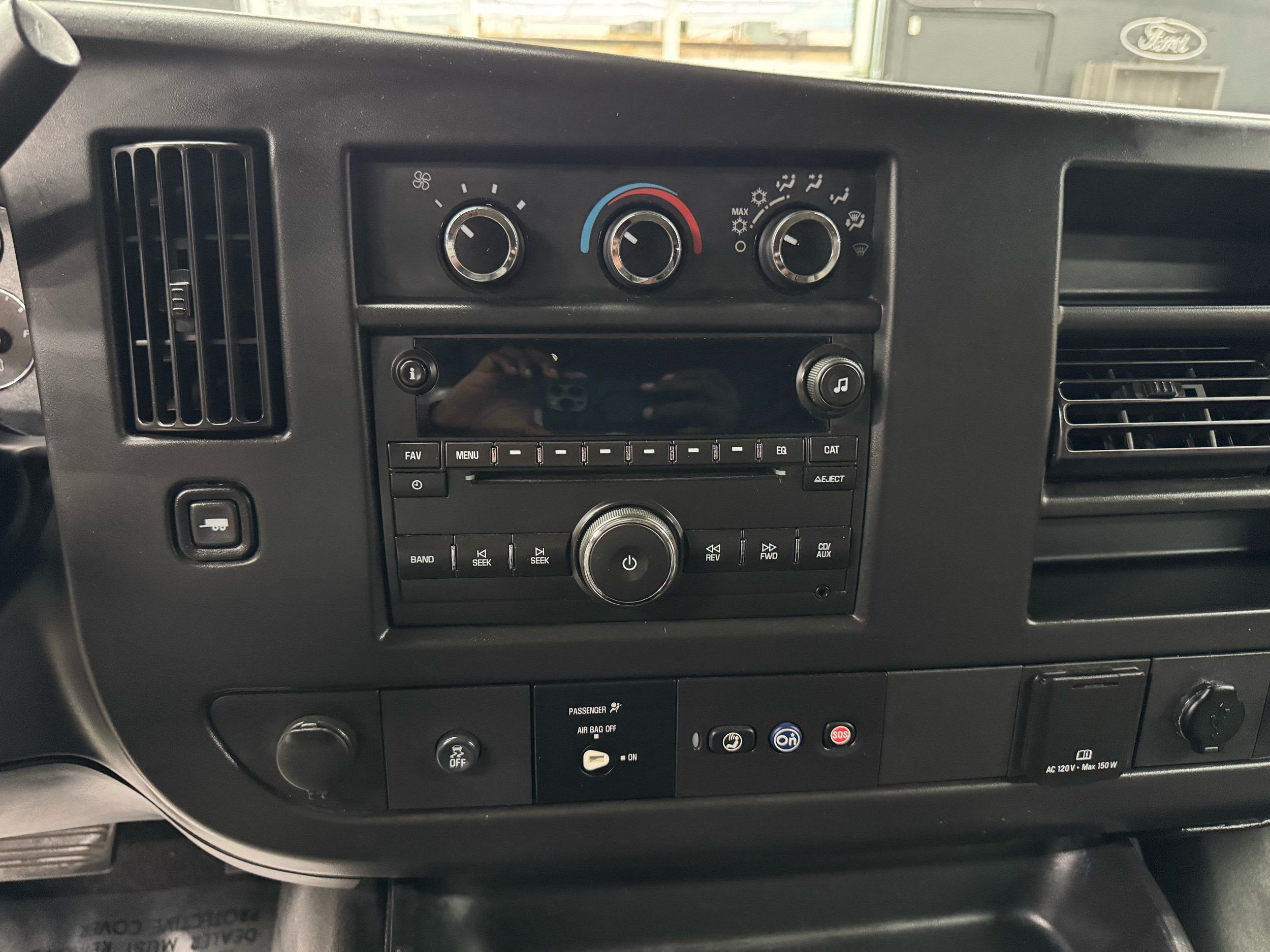 2017 Chevrolet Express Passenger LS - Photo 21