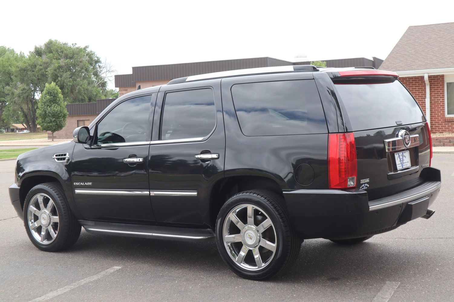 2011 Cadillac Escalade Luxury | Victory Motors of Colorado