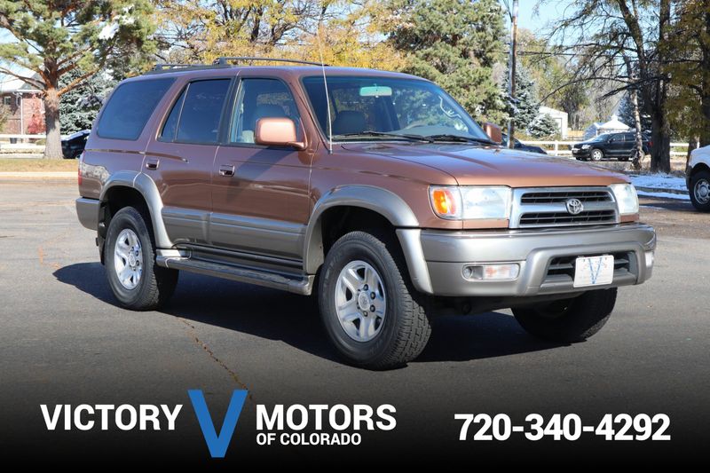   1999年フィギュリンオブザイヤー「ローレン」 1999 Toyota 4Runner Limited | Victory Motors of Colorado