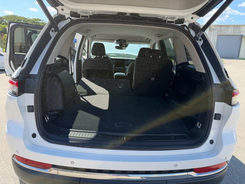 2022 Jeep Grand Cherokee Laredo - Photo 17