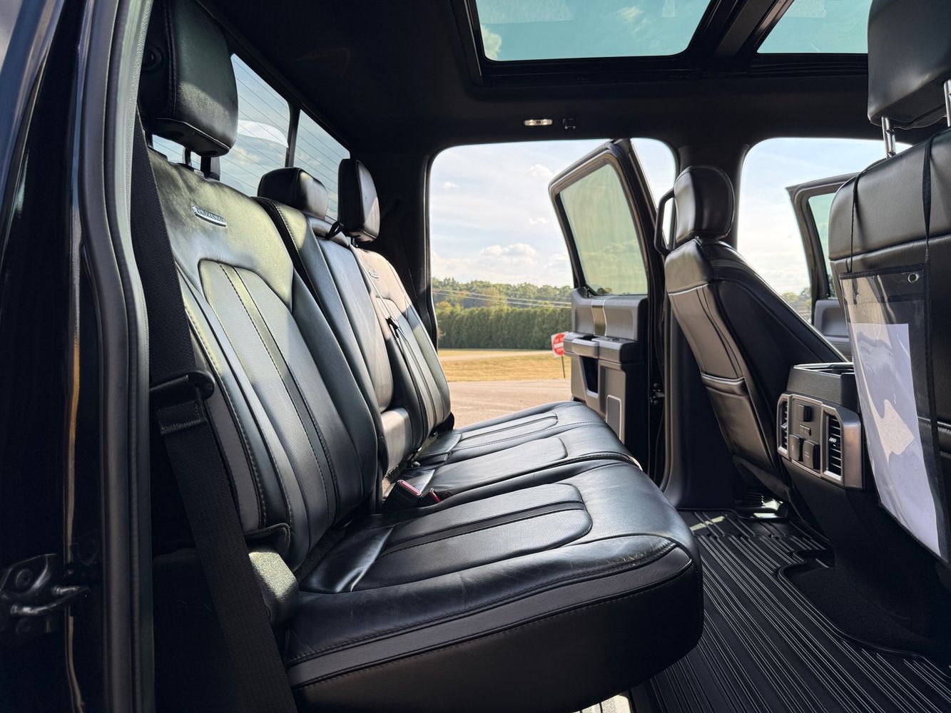 2018 Ford F-350 Platinum photo 18