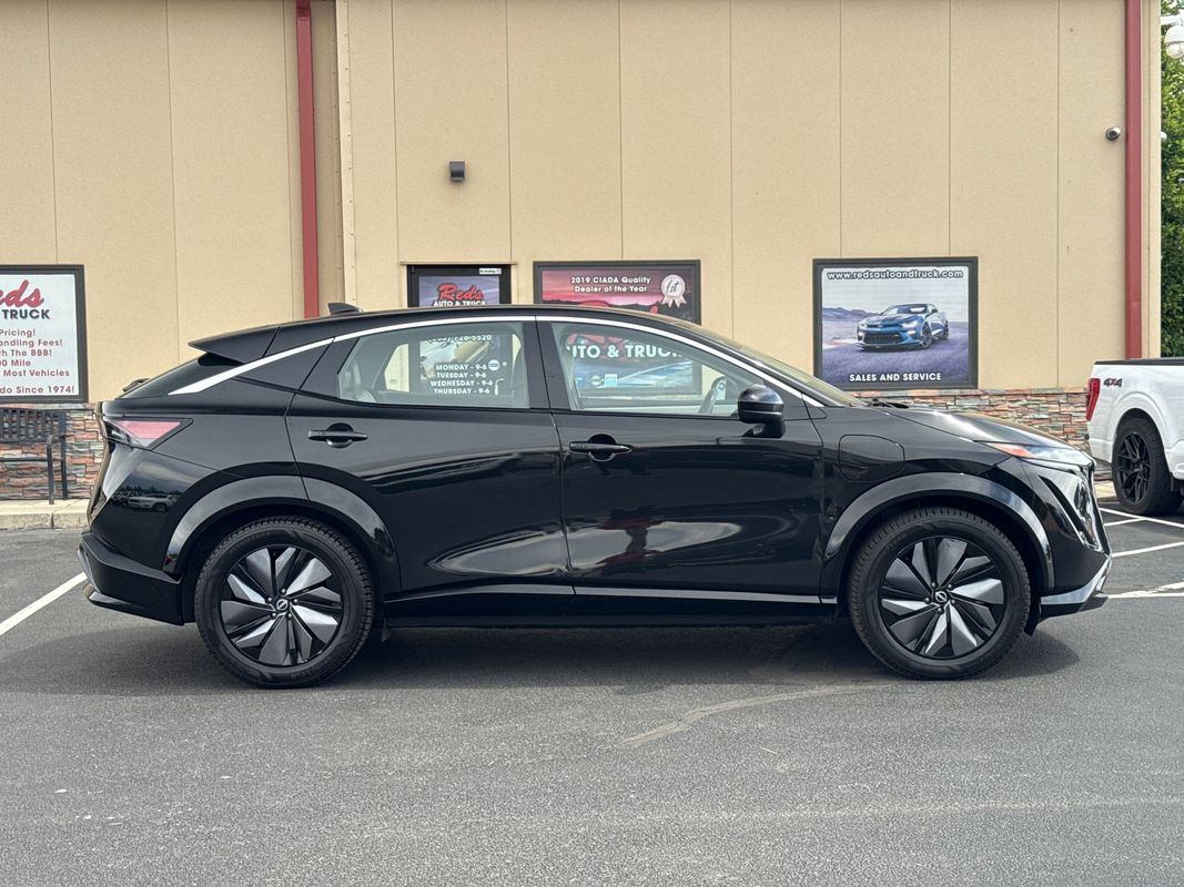View vehicle photo 7
