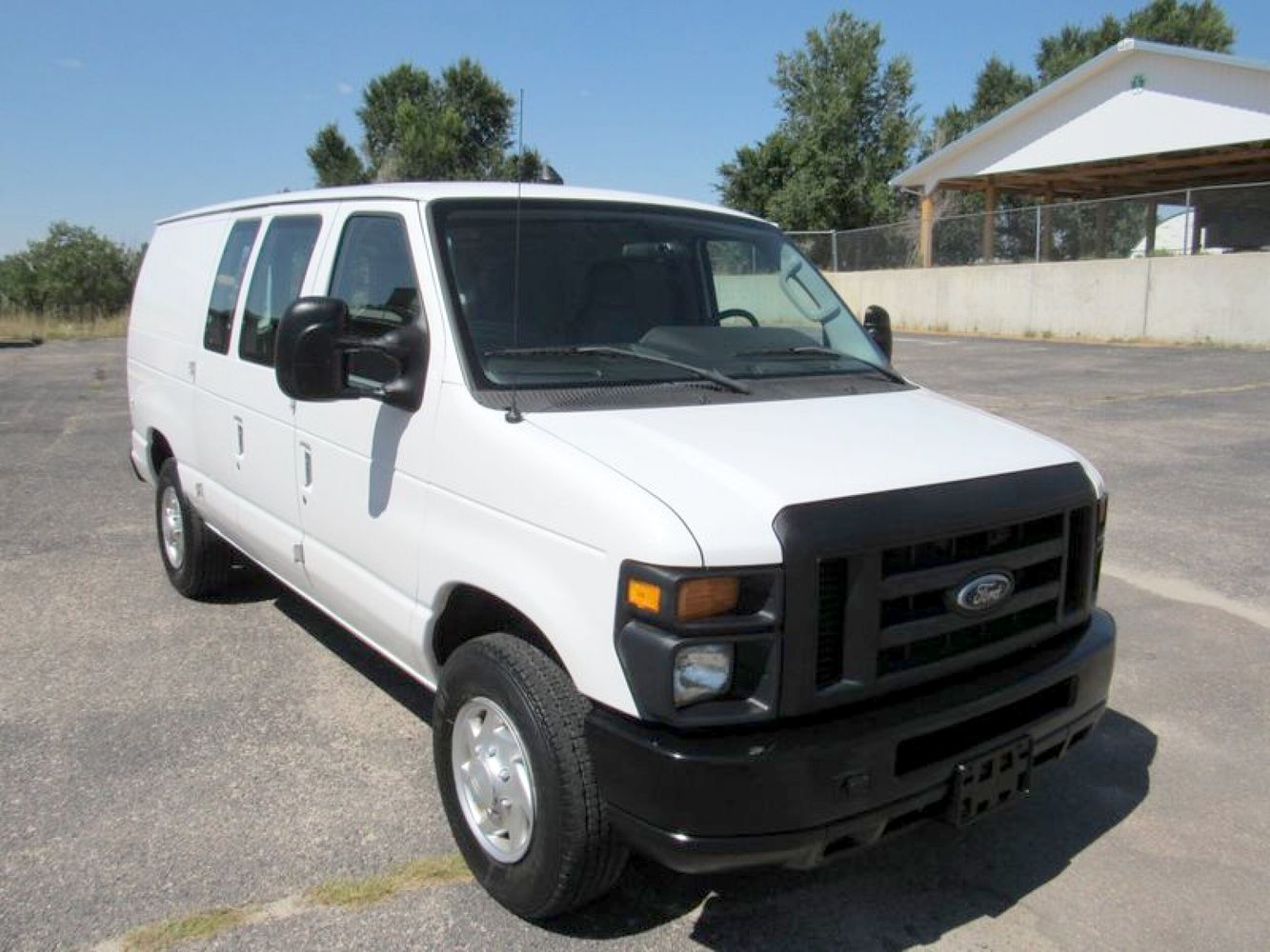 2011 Ford E-250 photo 2
