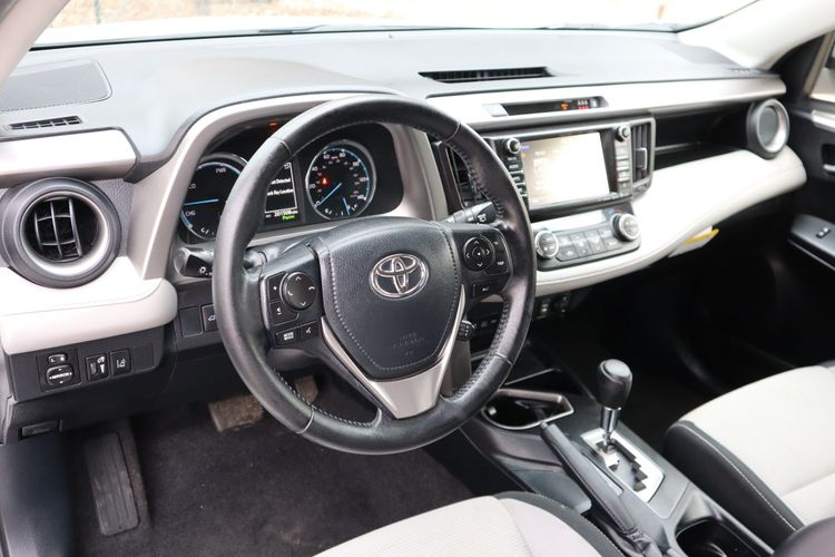 2017 Toyota RAV4 Hybrid XLE | Victory Motors of Colorado