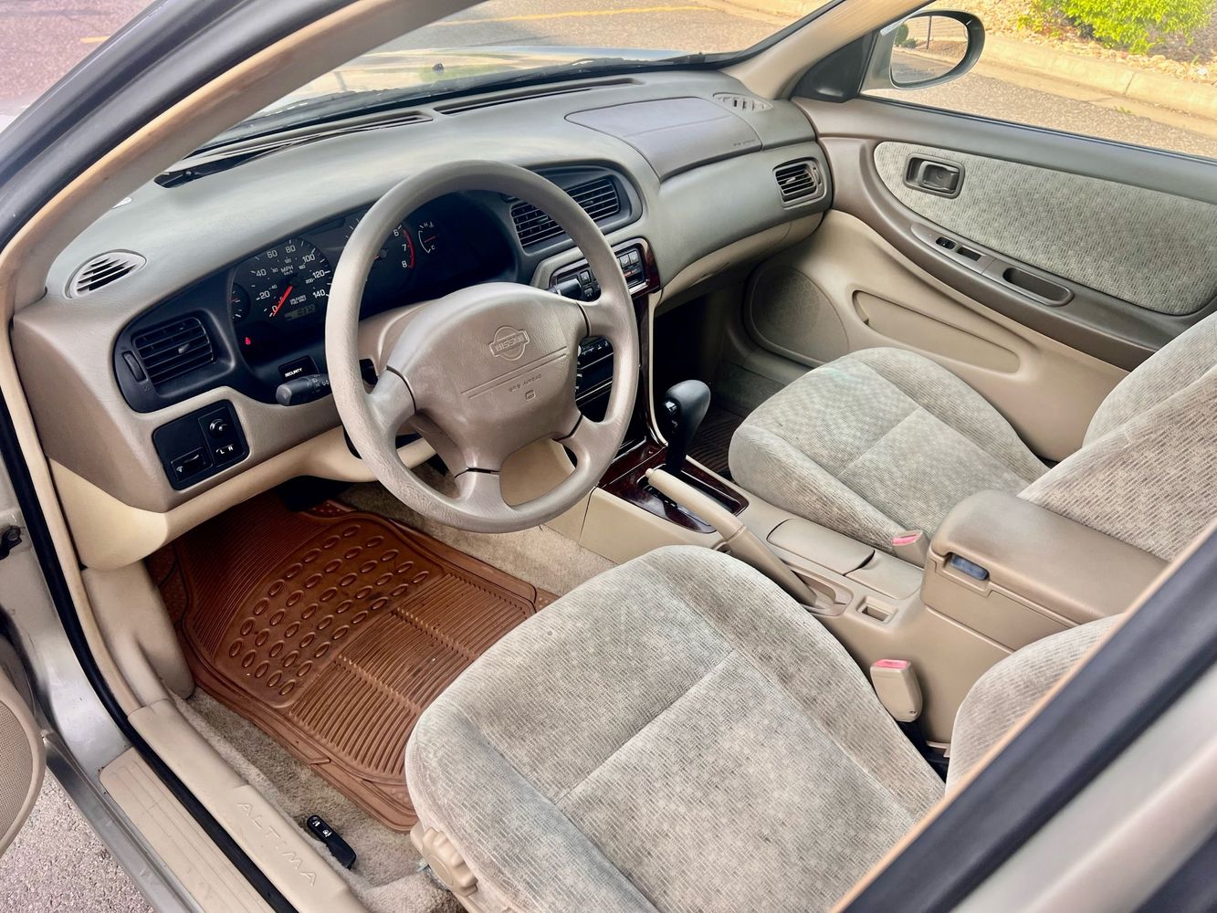 2000 Nissan Altima GXE - Photo 10