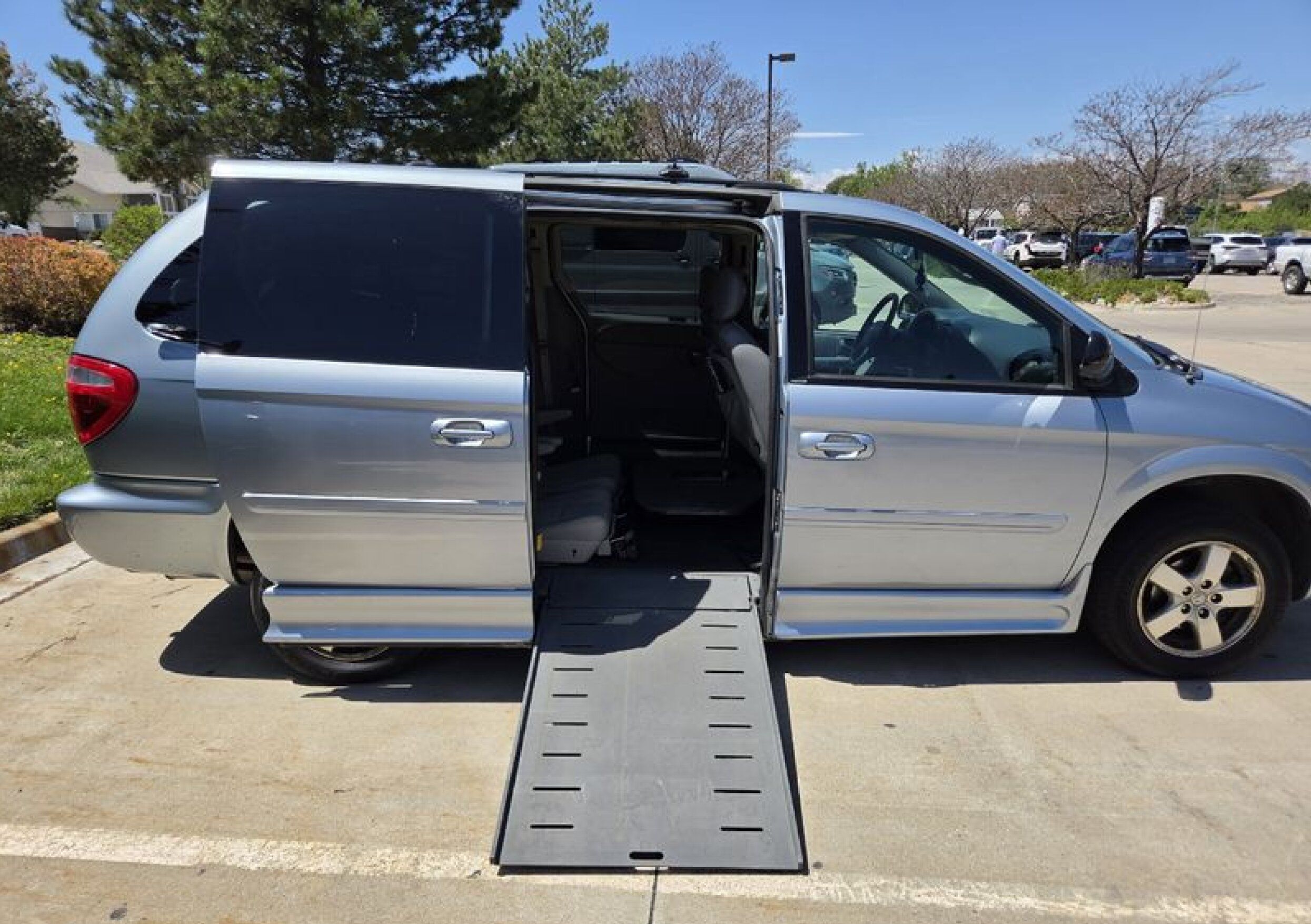 2005 Dodge Grand Caravan SXT's photo