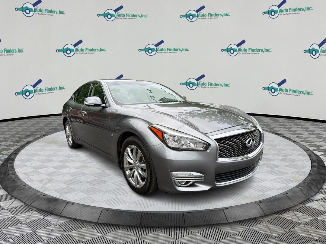 2015 INFINITI Q70 3.7's photo