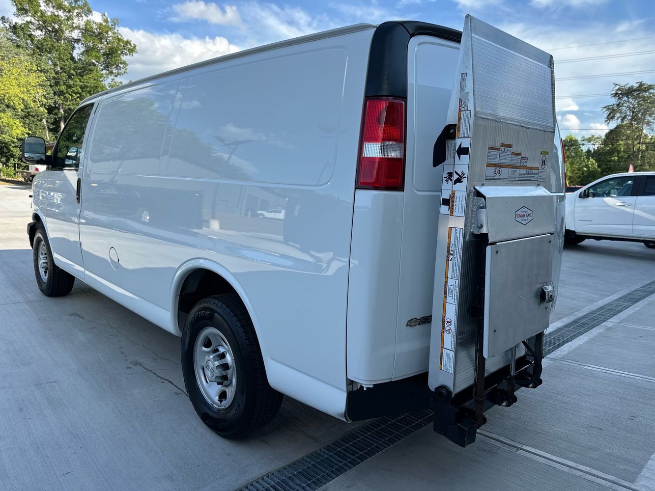 2019 Chevrolet Express 3500 Cargo photo 2