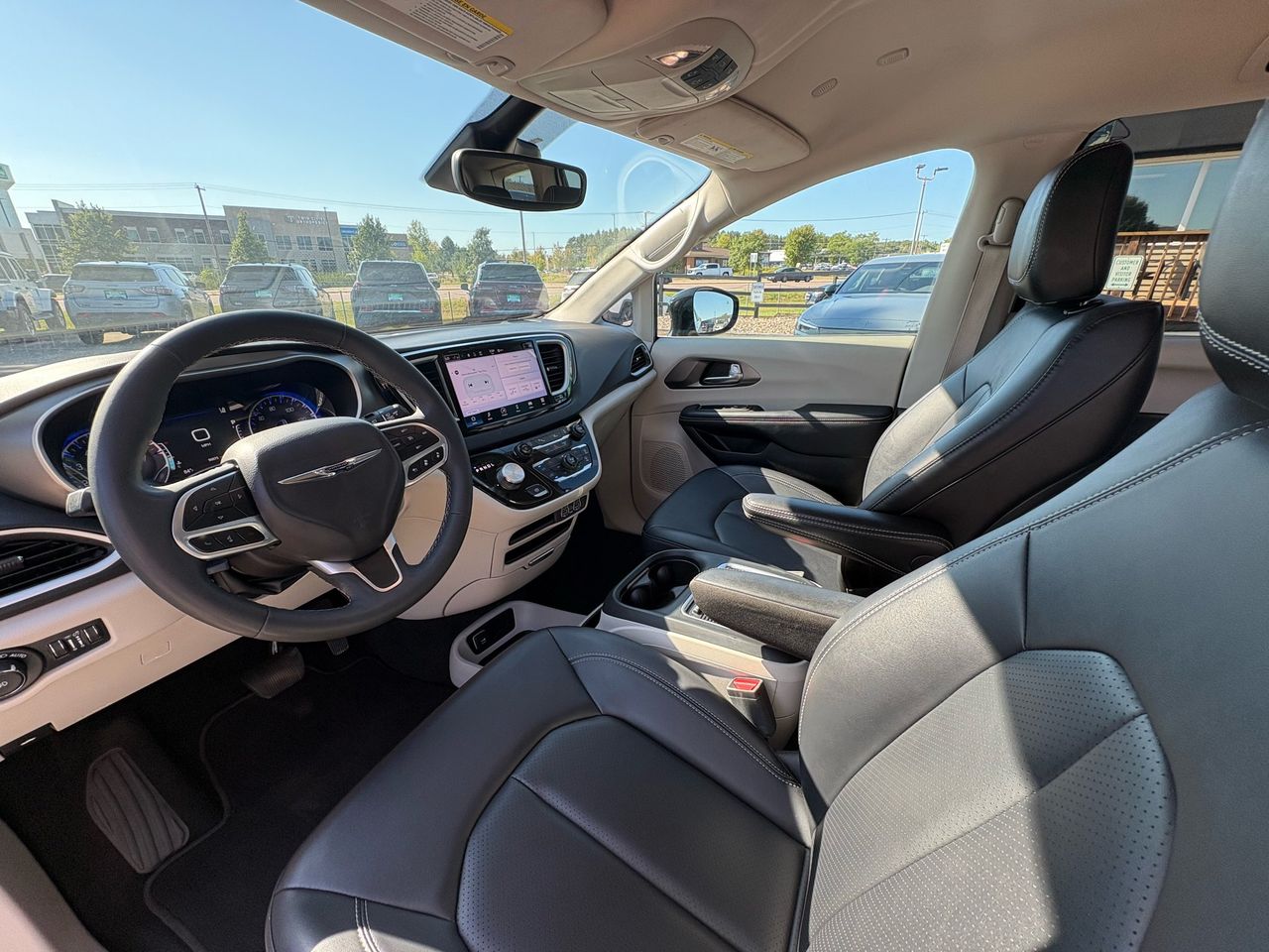 2024 Chrysler Pacifica Touring L - Photo 25