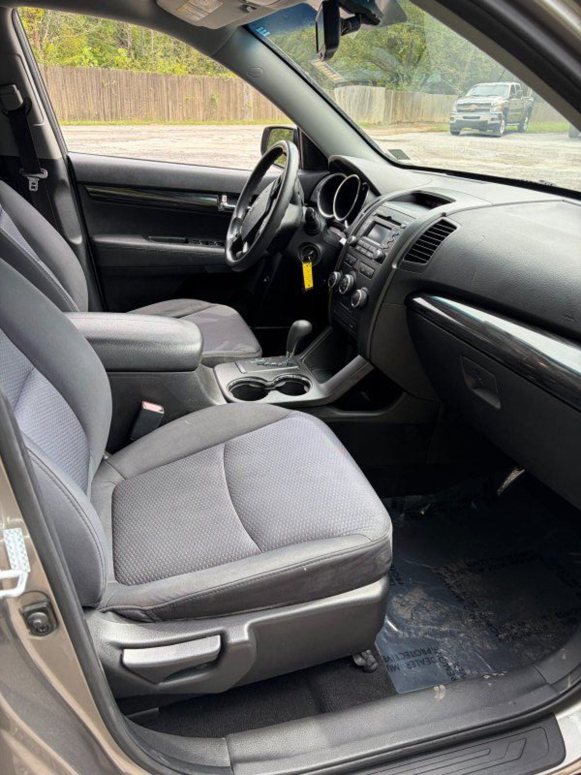 2011 Kia Sorento LX - Photo 10