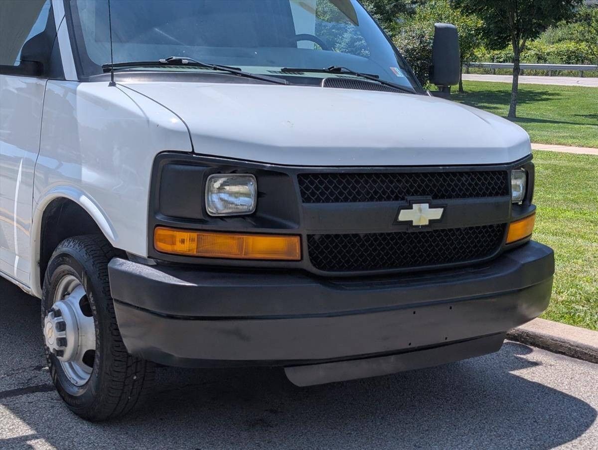 2008 Chevrolet Express Cutaway 11