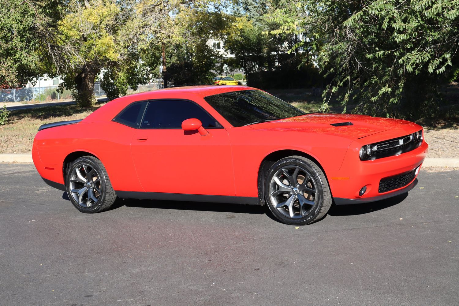 2016 Dodge Challenger SXT photo 2