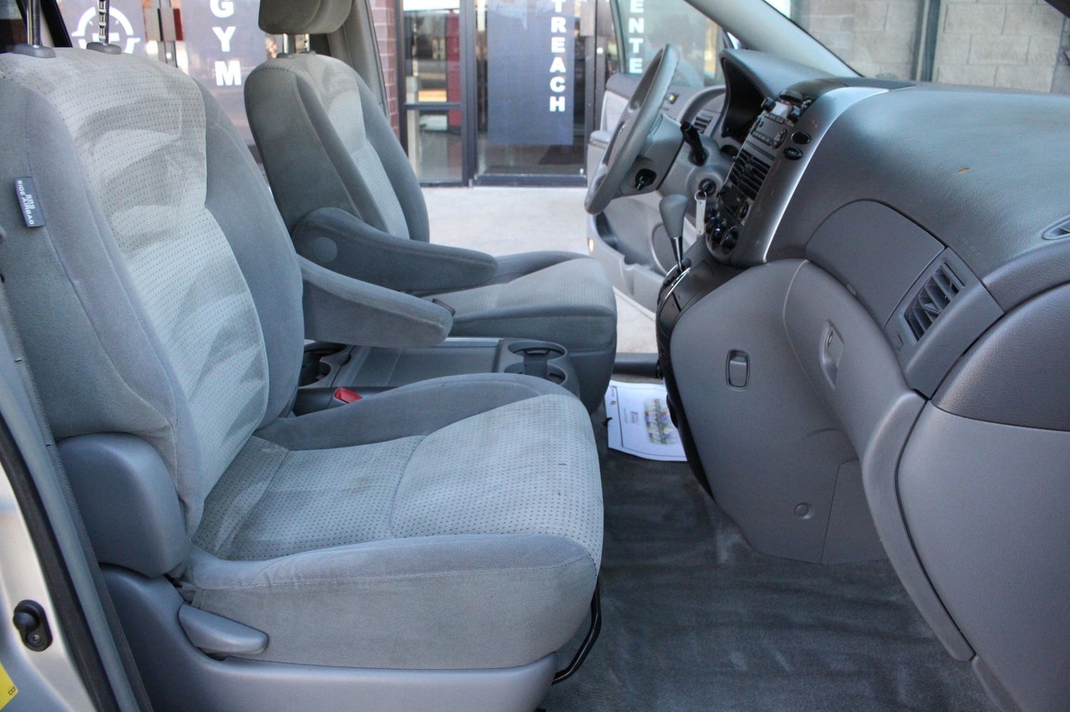 2007 Toyota Sienna LE 7-Passenger | Victory Motors of Colorado