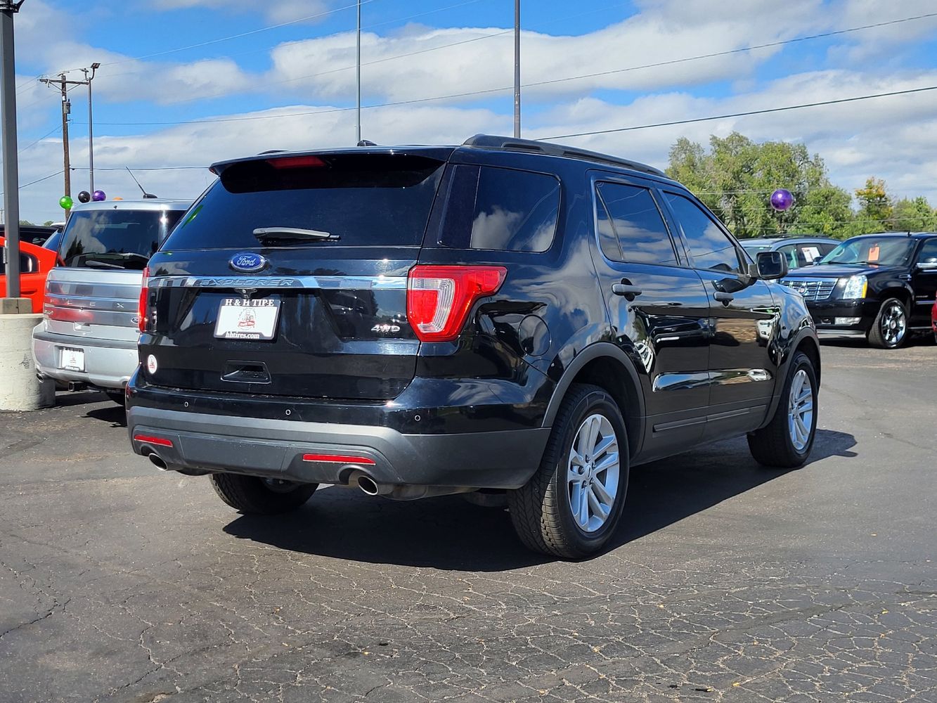 2017 Ford Explorer Base photo 4