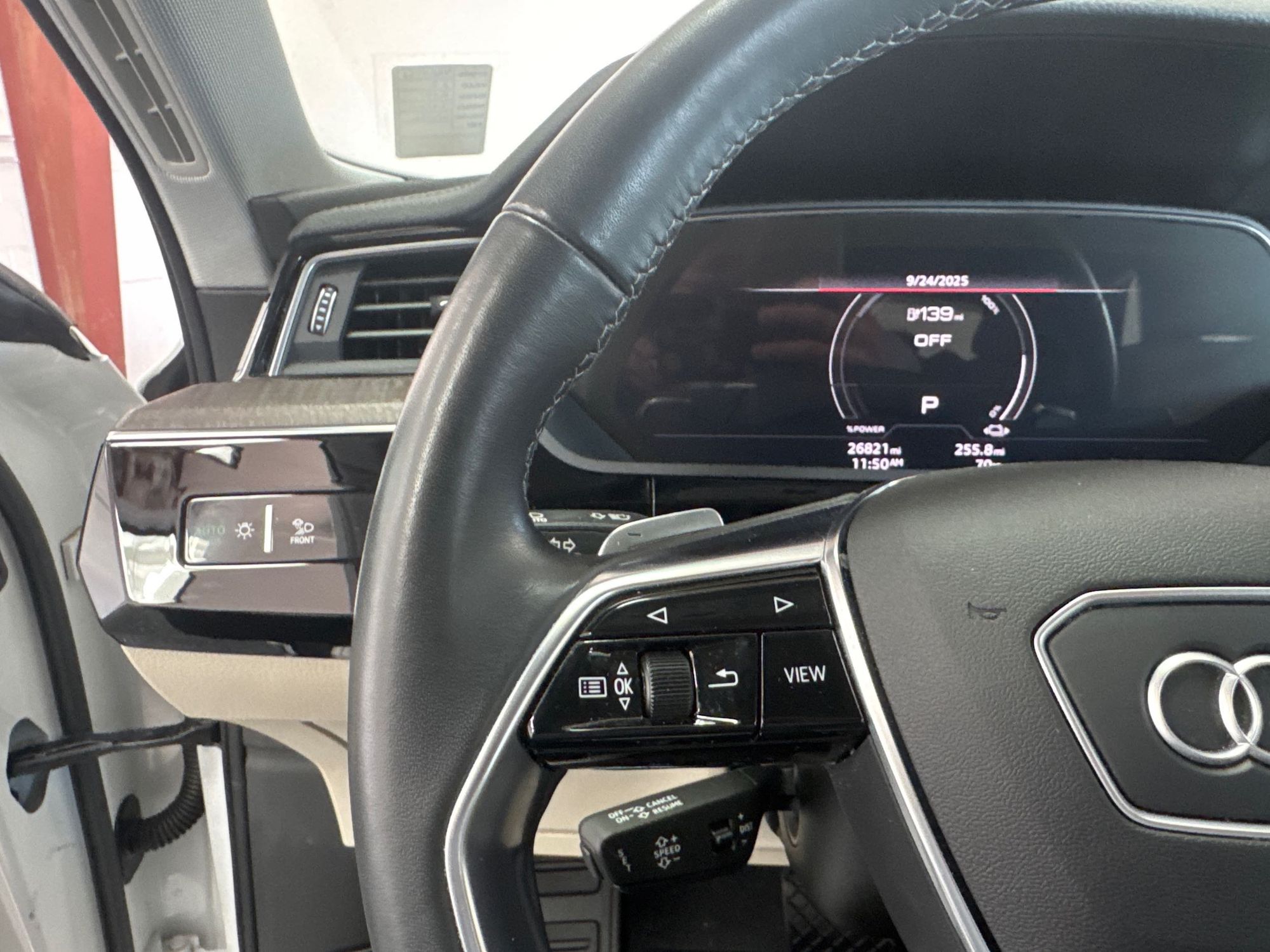 2022 Audi e-tron Premium Plus photo 12