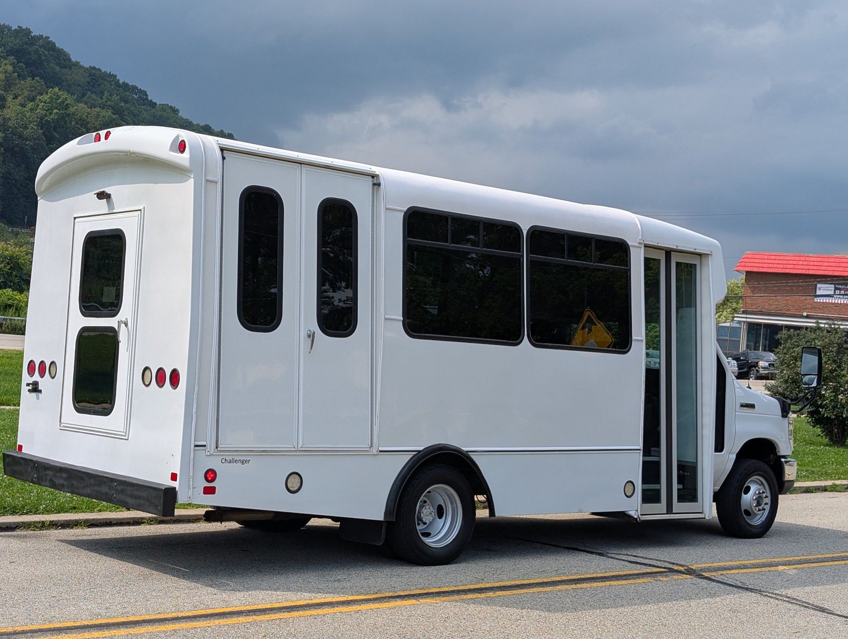 2016 Ford E-350 7