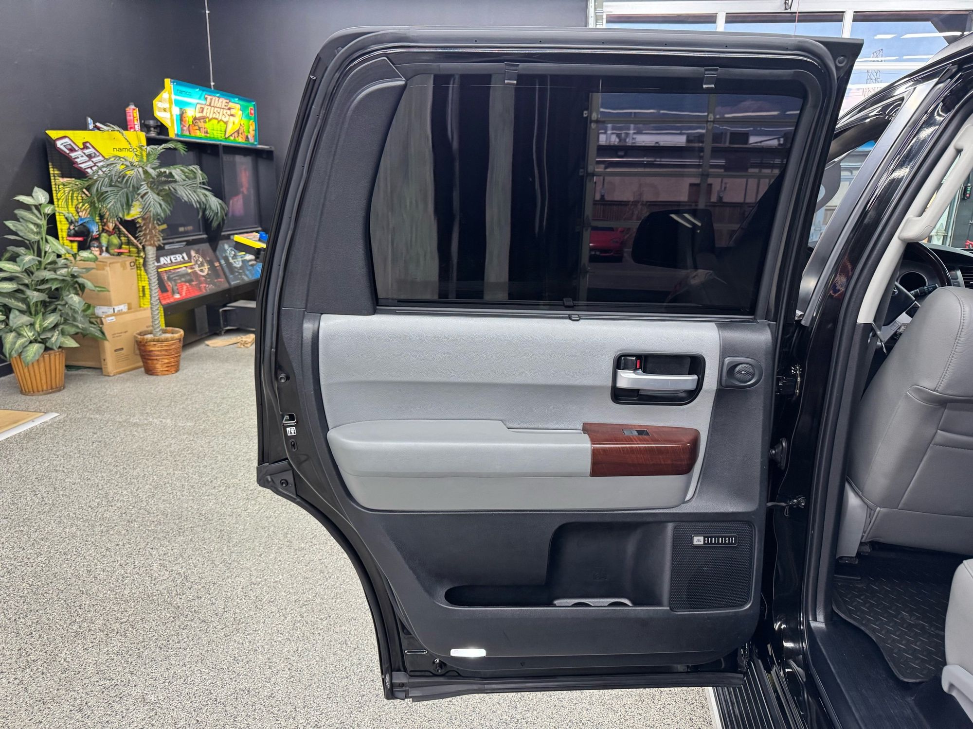 2017 Toyota Sequoia Platinum photo 12