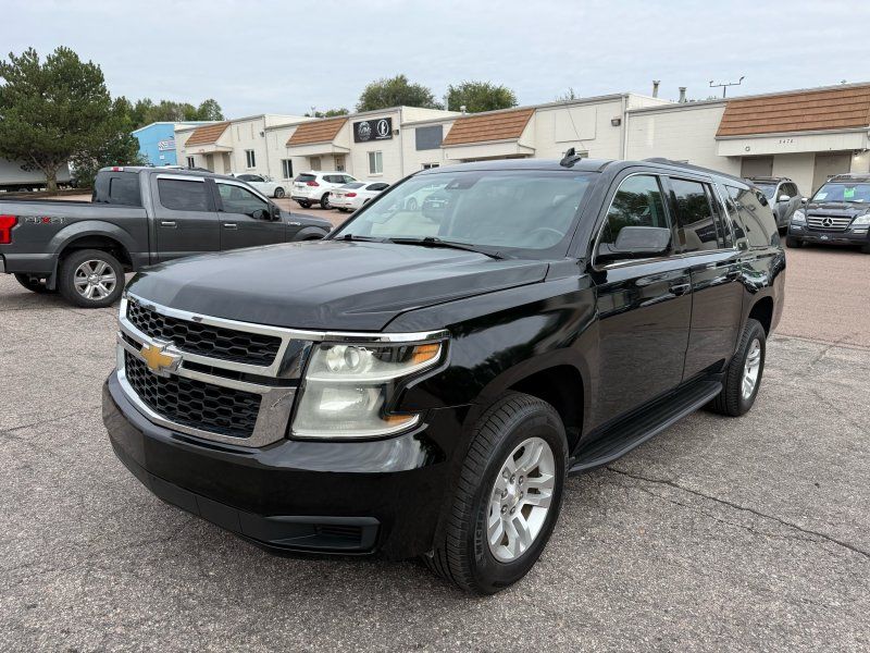 2019 Chevrolet Suburban LT photo 3