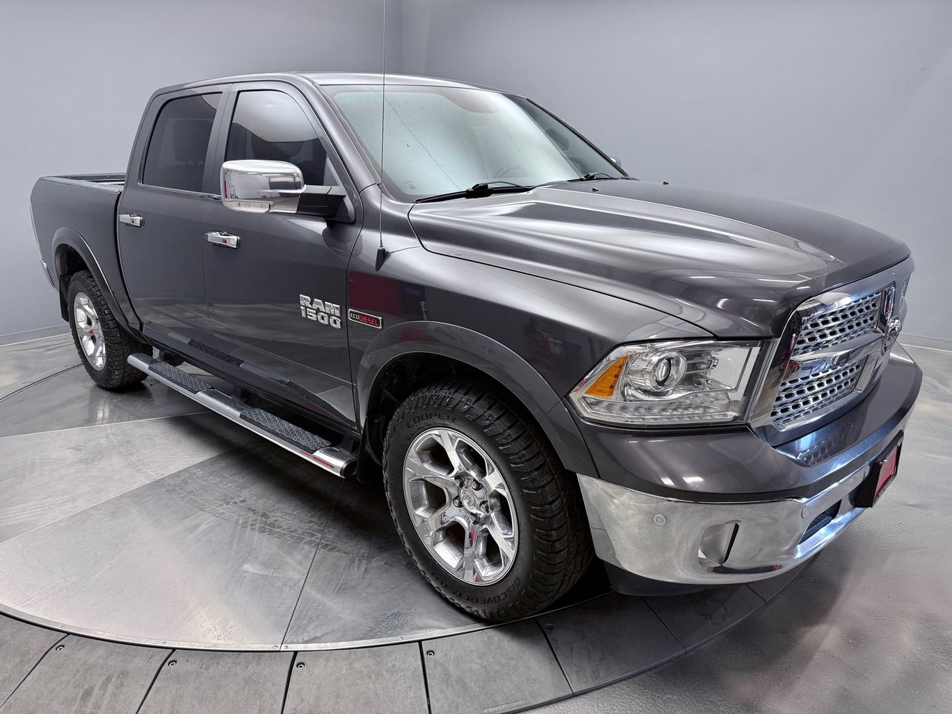 2017 Ram 1500 Laramie photo 3