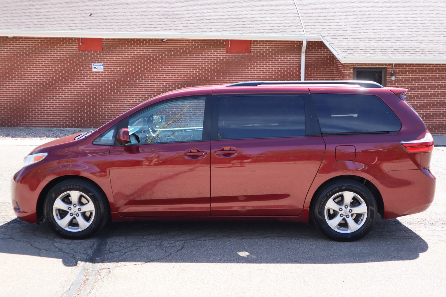 2016 Toyota Sienna LE 8-Passenger | Victory Motors of Colorado