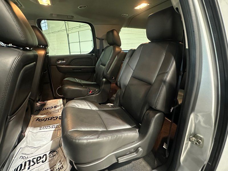 2011 Cadillac Escalade ESV Luxury, photo 14