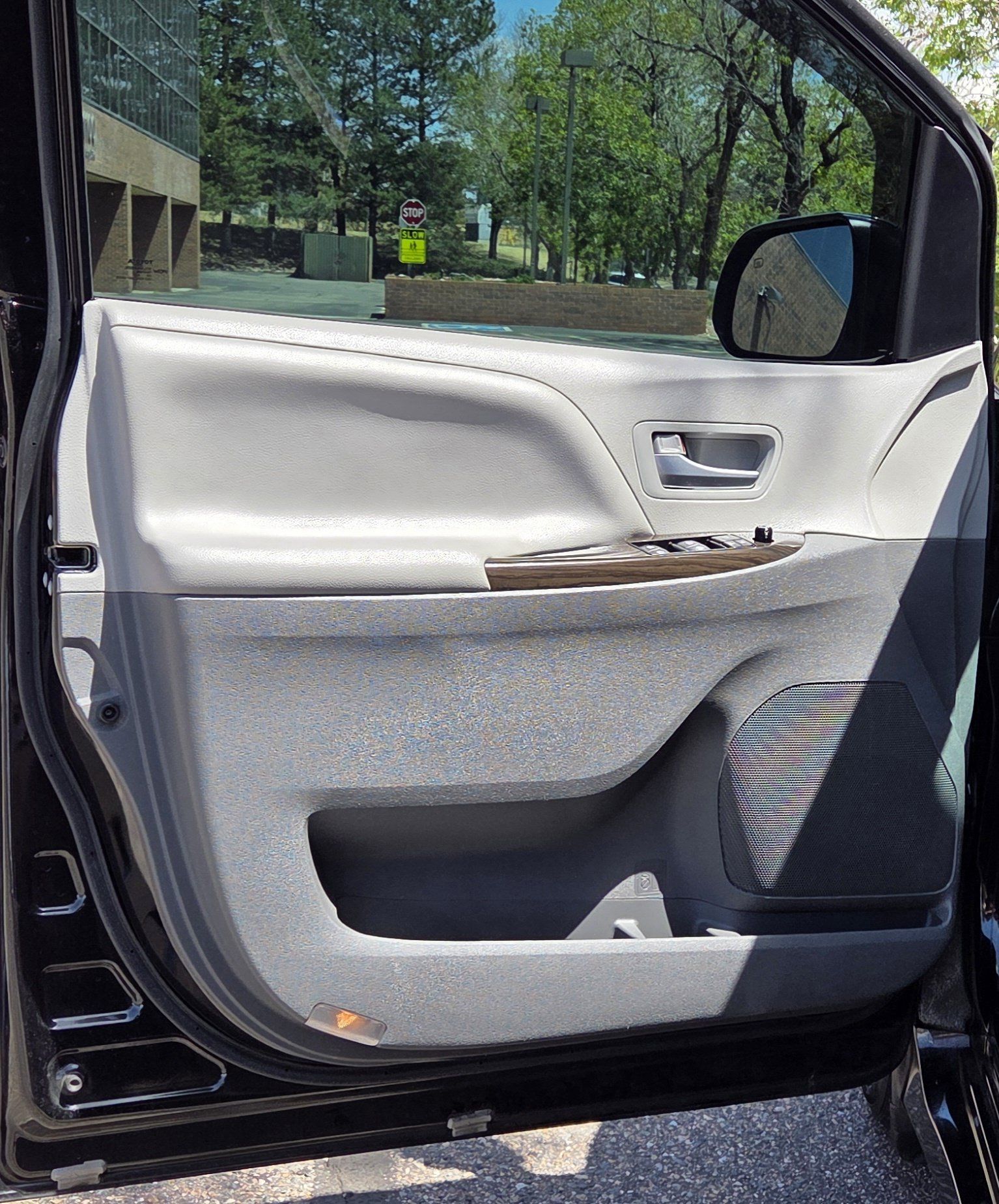 2018 Toyota Sienna XLE - Photo 9