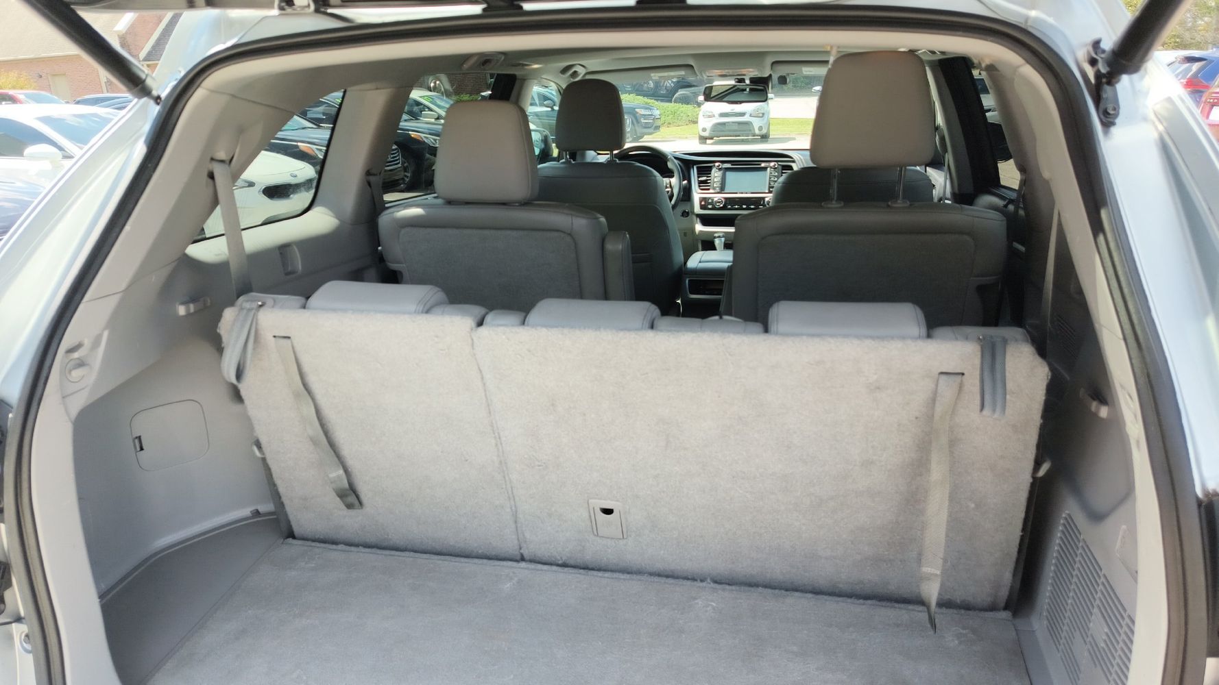 2016 Toyota Highlander Base Hybrid photo 11