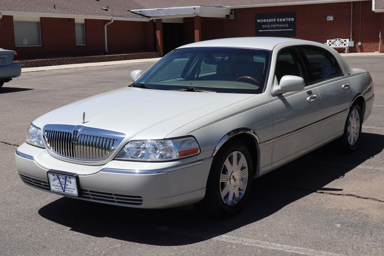 2004 Lincoln Town Car Ultimate | Victory Motors of Colorado