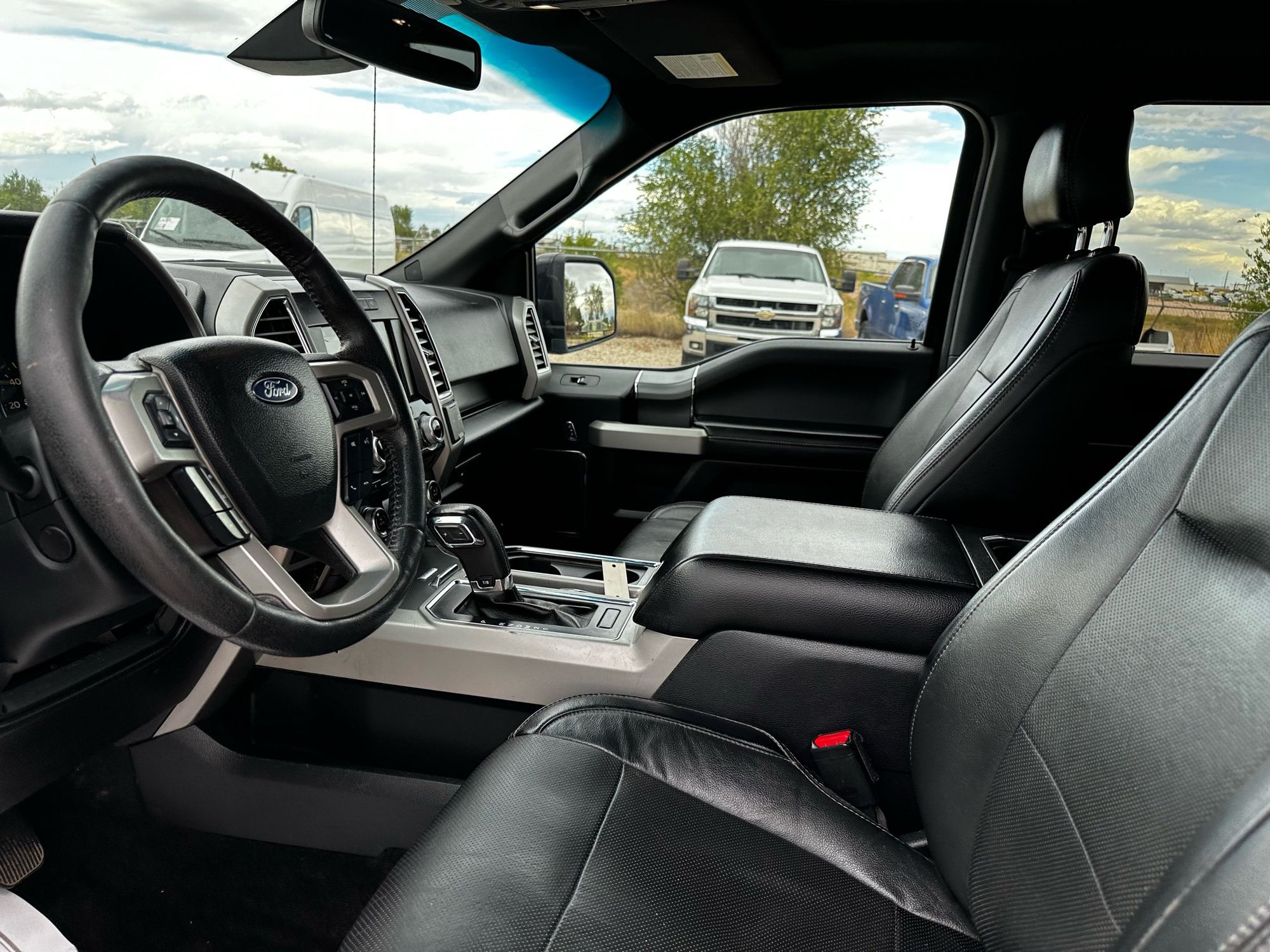 2016 Ford F-150 Lariat photo 32
