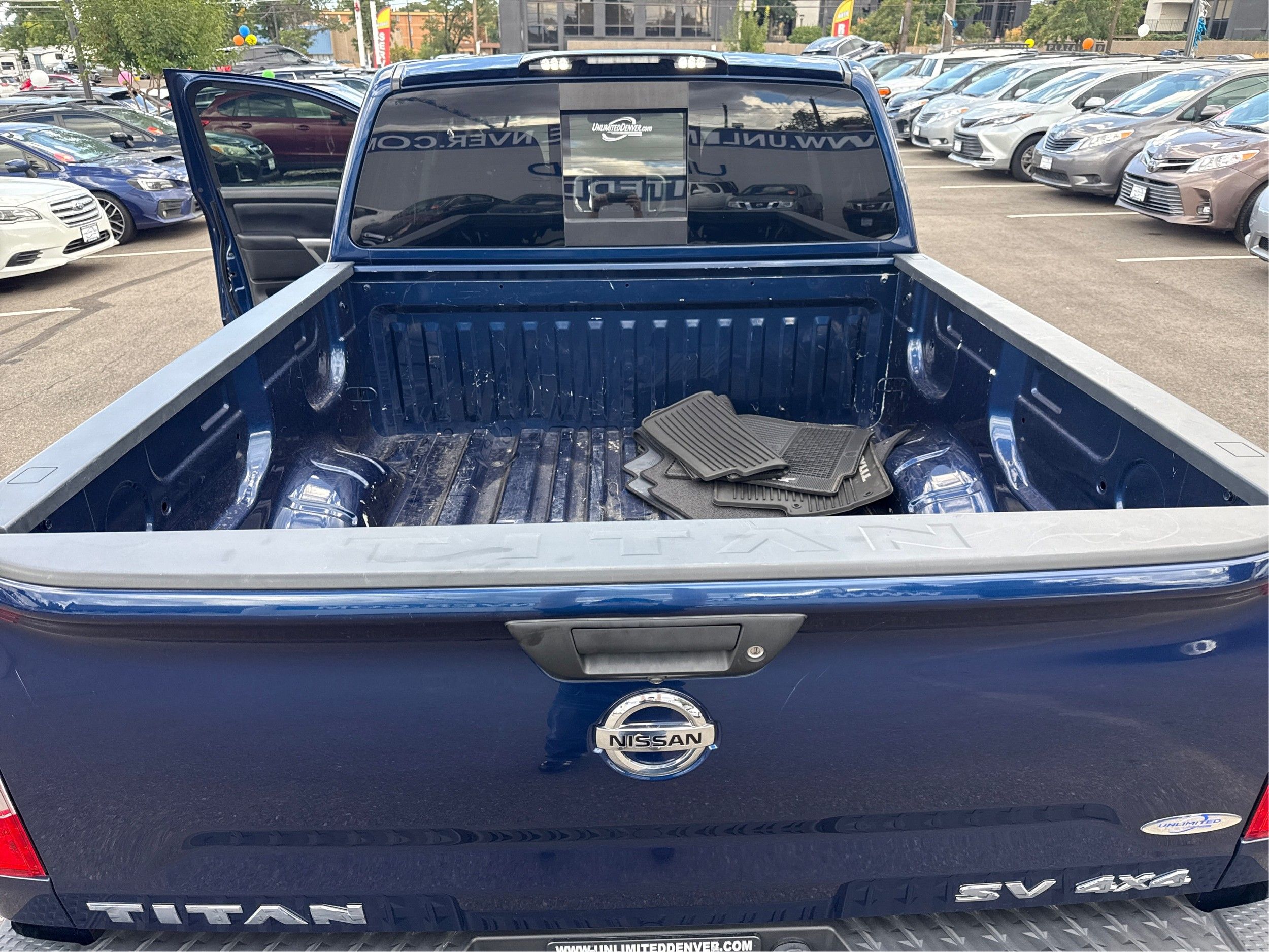 2018 Nissan Titan SV photo 12