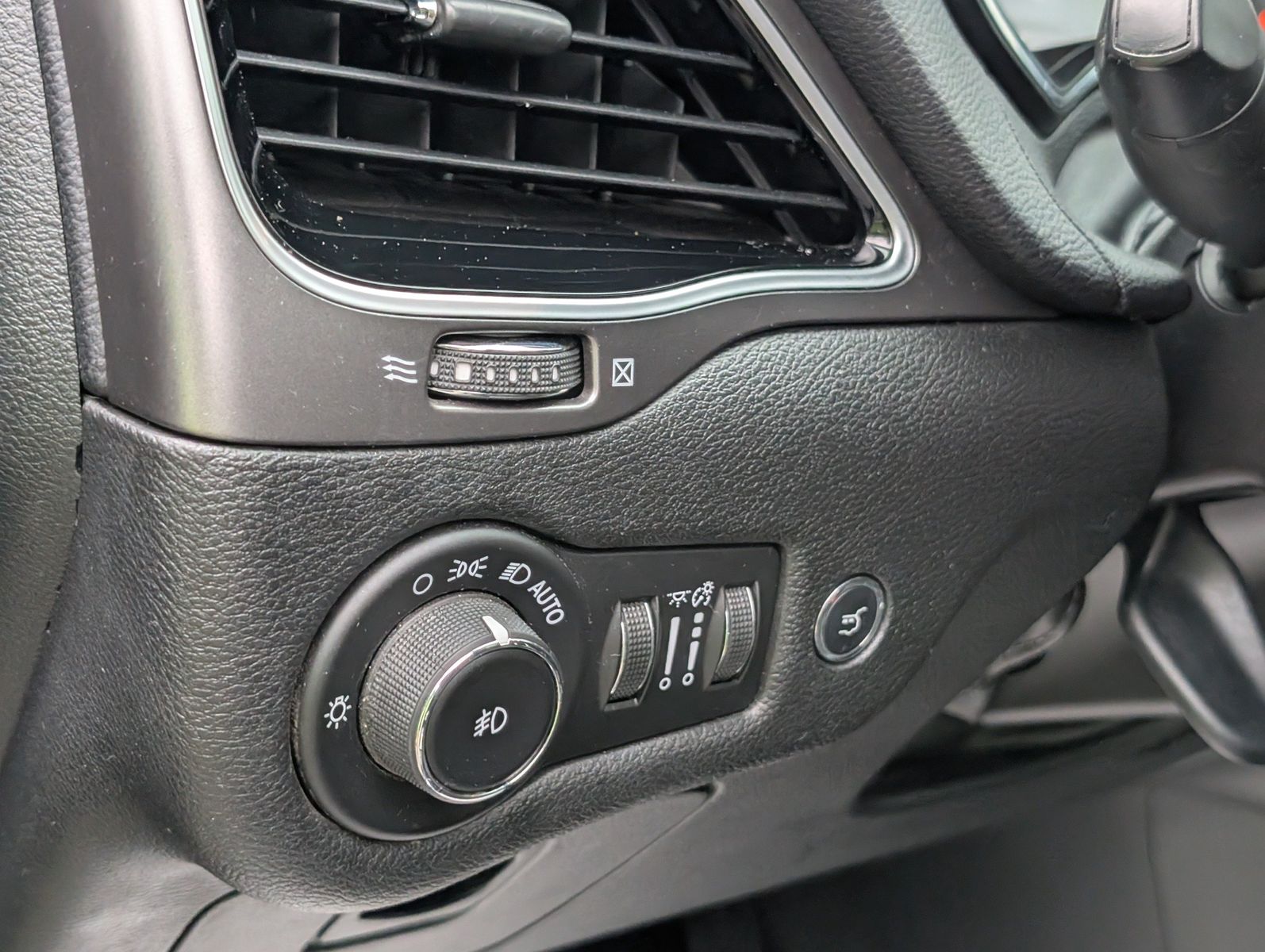 2019 Jeep Cherokee 58