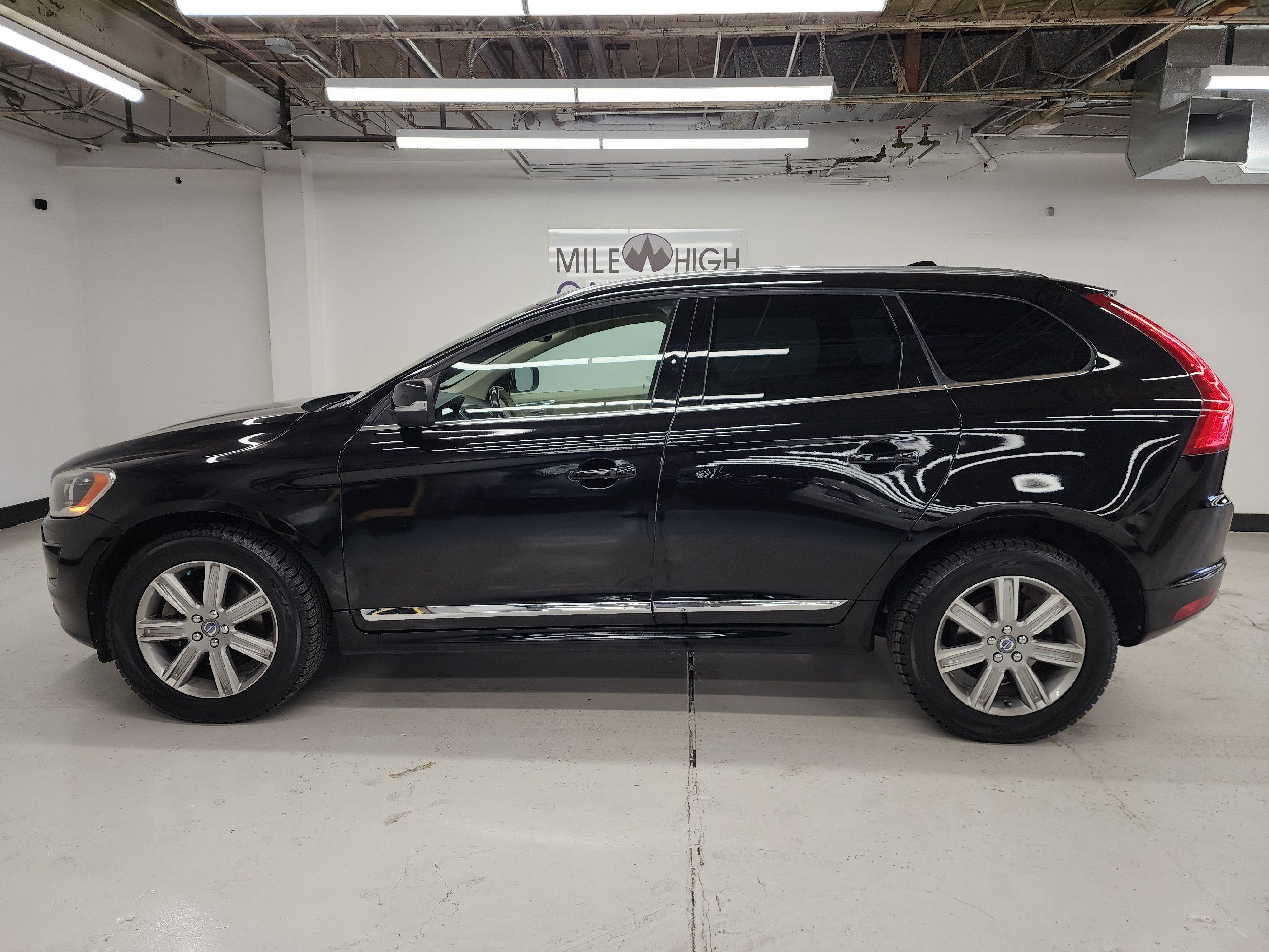 2016 Volvo XC60 T6 Drive-E photo 7