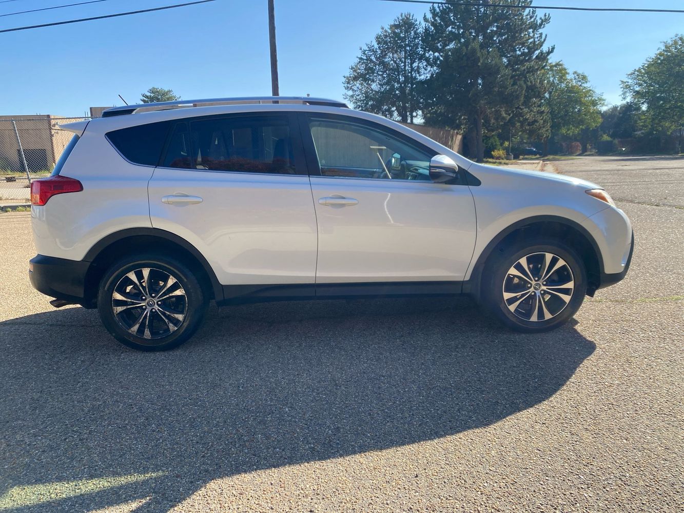 2015 Toyota RAV4 Limited photo 4