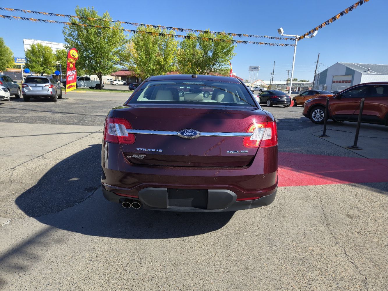 2011 Ford Taurus SEL photo 5