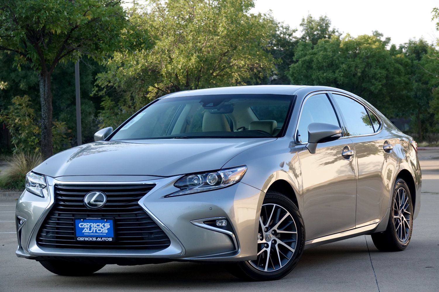 2017 Lexus ES 350 photo 2