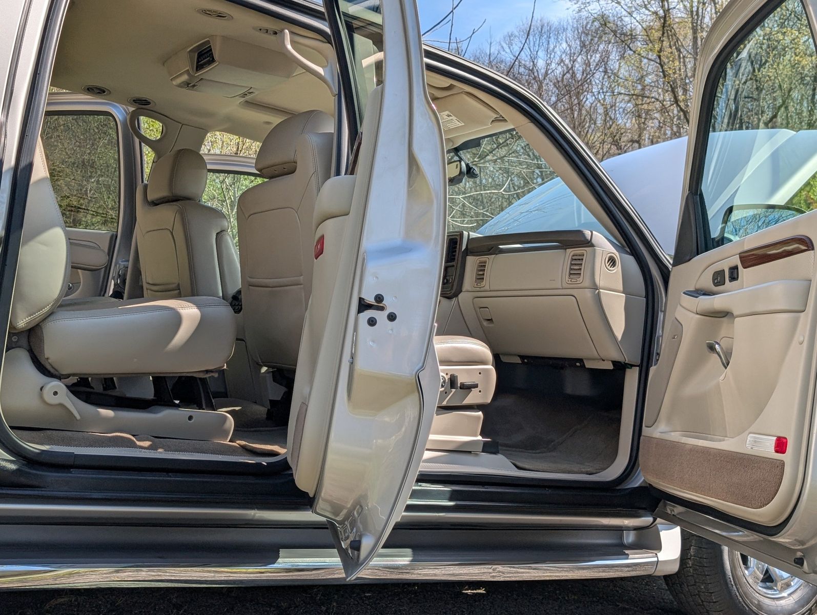 2004 Cadillac Escalade ESV 46