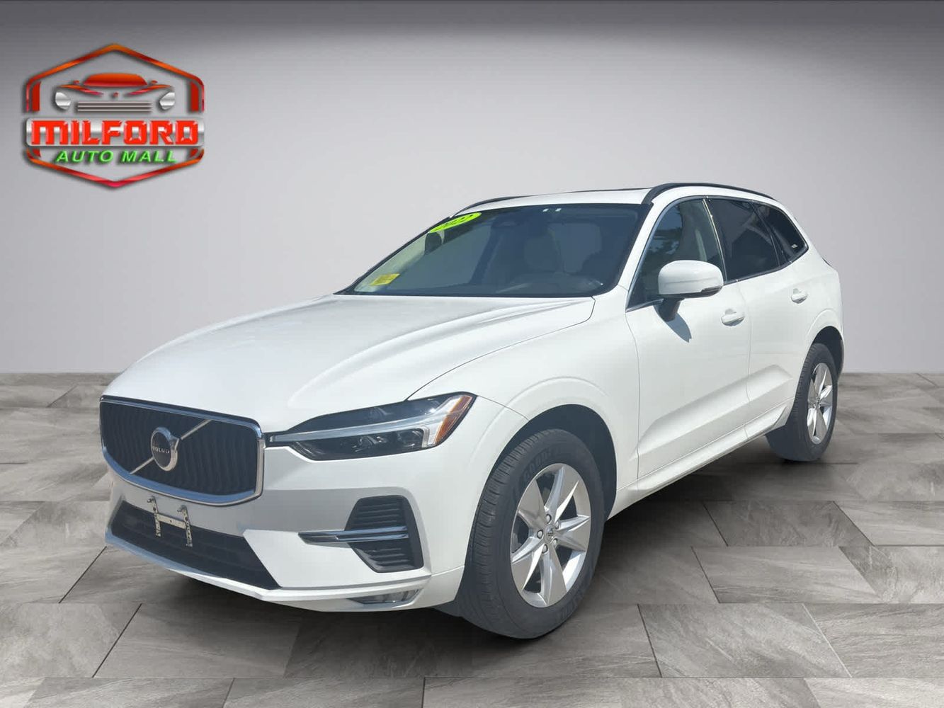 2022 Volvo XC60 B5 Momentum photo 2