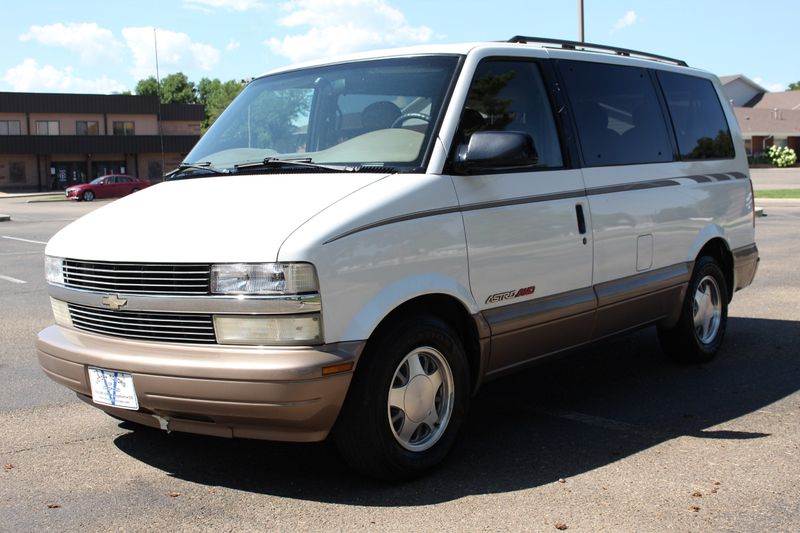 2000 Chevrolet Astro Photos