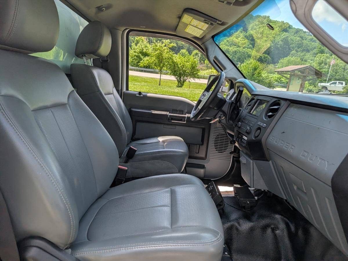 2011 Ford F-550 Super Duty 27