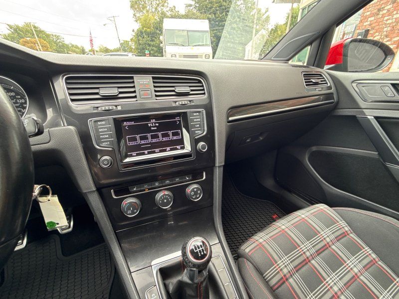 2015 Volkswagen Golf GTI S photo 21