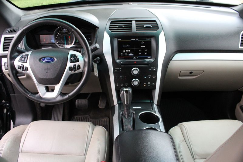 2013 Ford Explorer Interior Photos | CarBuzz