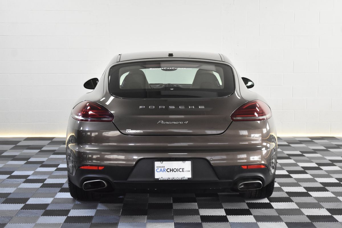 2015 Porsche Panamera 4