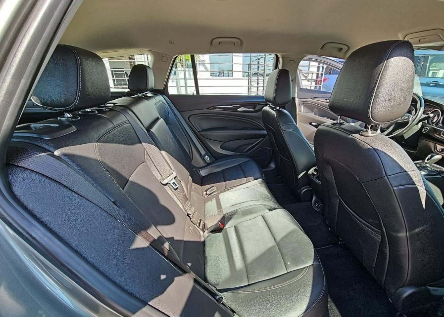2018 Buick Regal TourX Essence photo 8