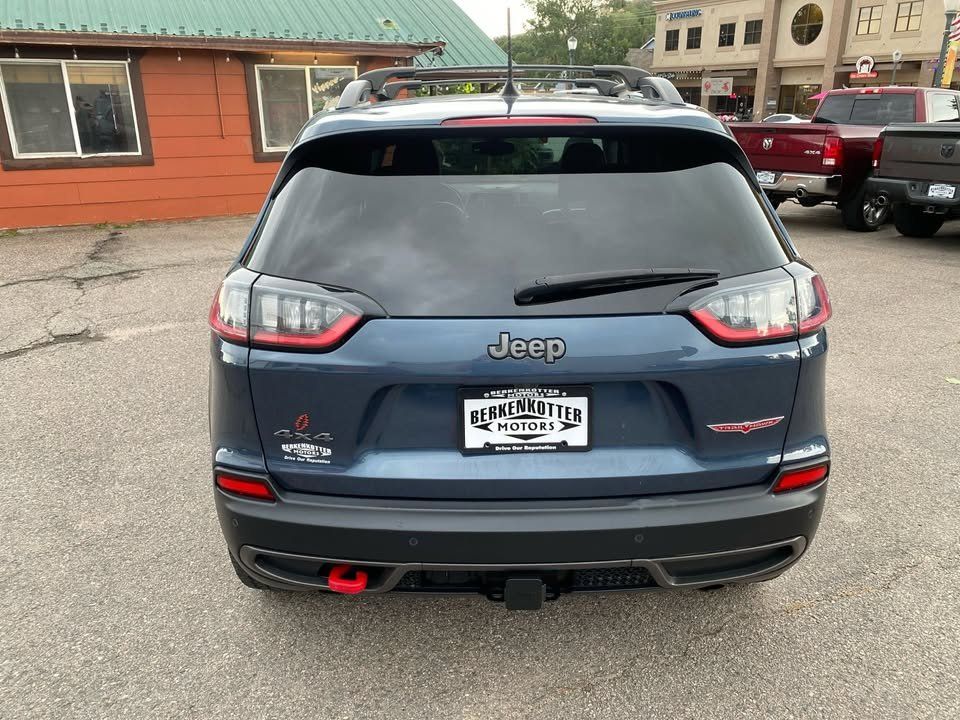 View vehicle photo 5