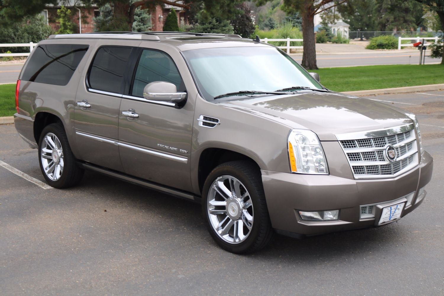 Аренда cadillac escalade esv